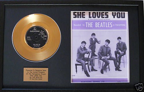 UK Music Awards The Beatles-24Carat Gold 18 cm płyta i arkusz piosenek - 'She Loves You'