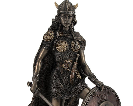 Viking Shieldmaid wykończona statua mitologia nordycka